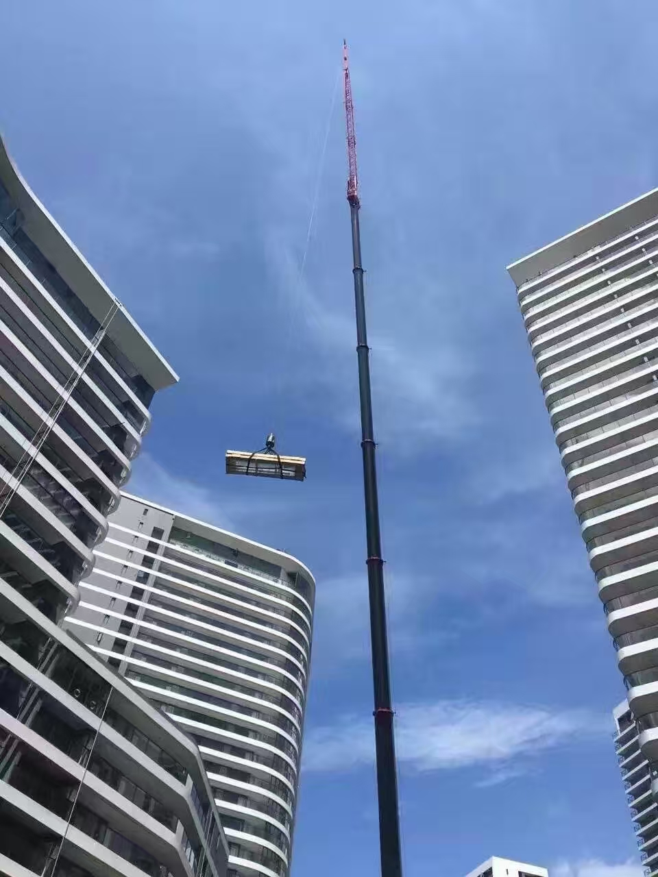 三台县8-100吨吊车出租公司 玻璃高楼吊装价格 半个台班费咨询