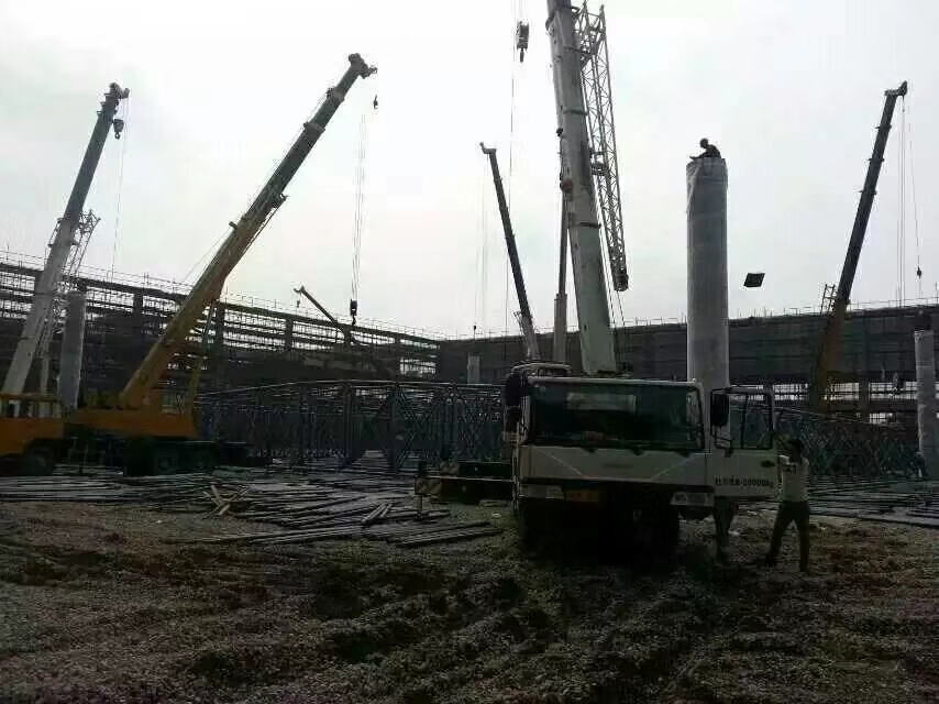 温江区8-130吨吊车出租价格 设备吊装搬迁电话 年租报价