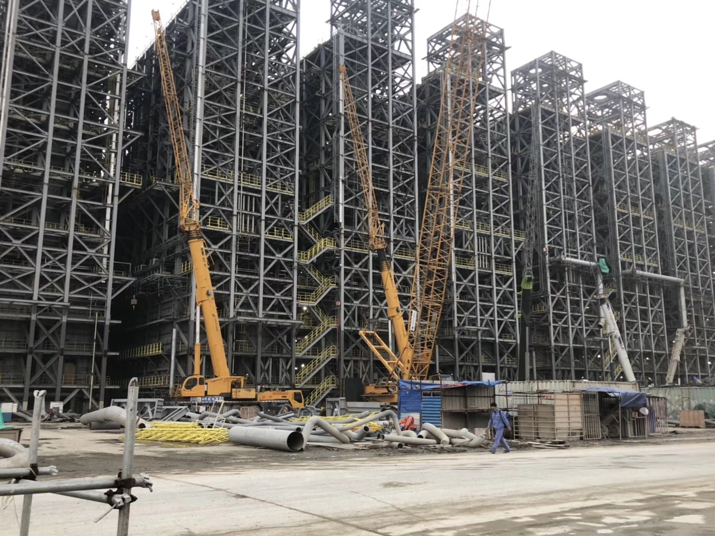 乌海市8-400吨吊车出租电话 大件设备吊装移位电话 日租月租价格