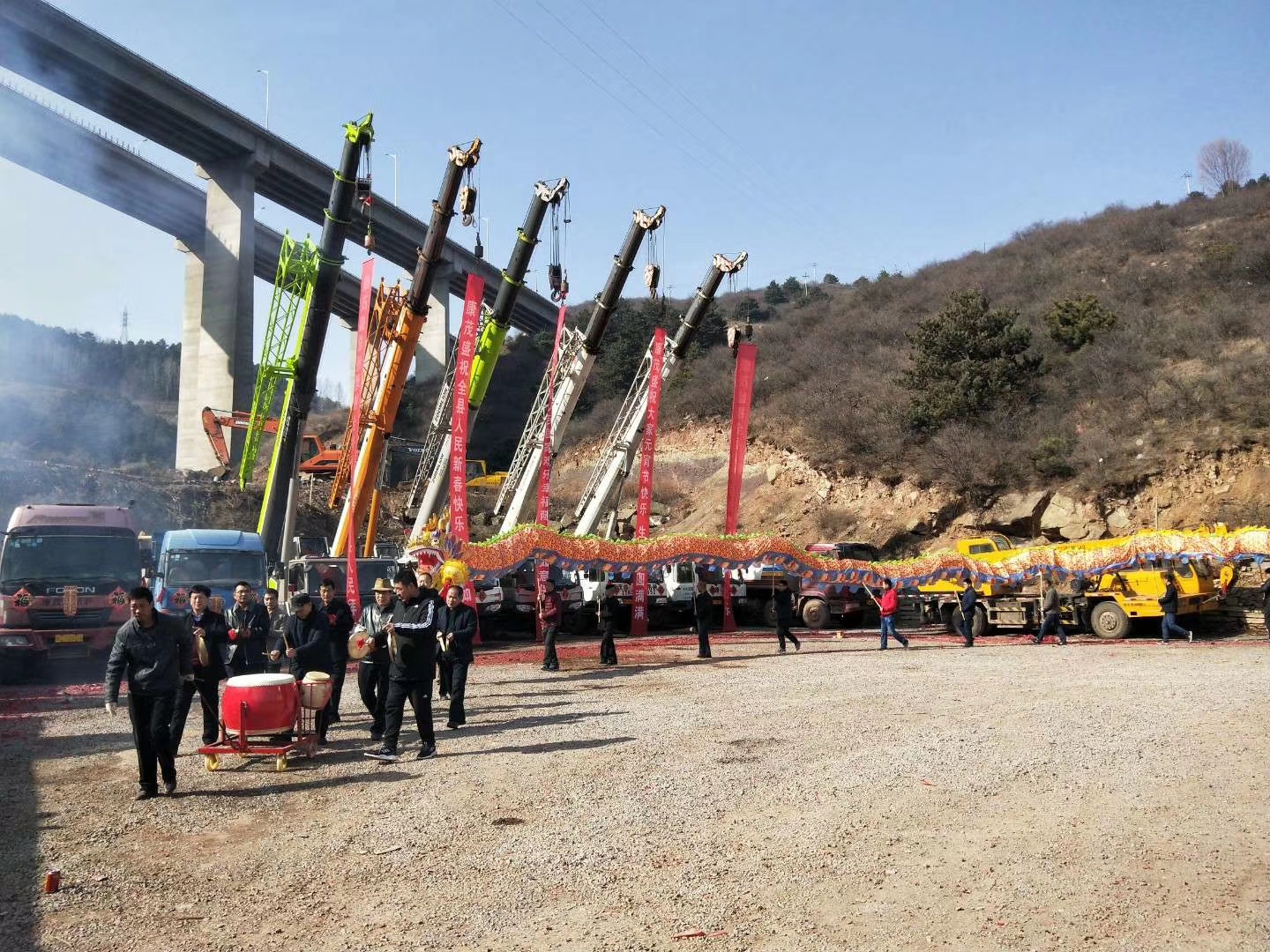 昆都仑区8-260吨吊车租赁价格 汽车救援吊装公司 全天候服务
