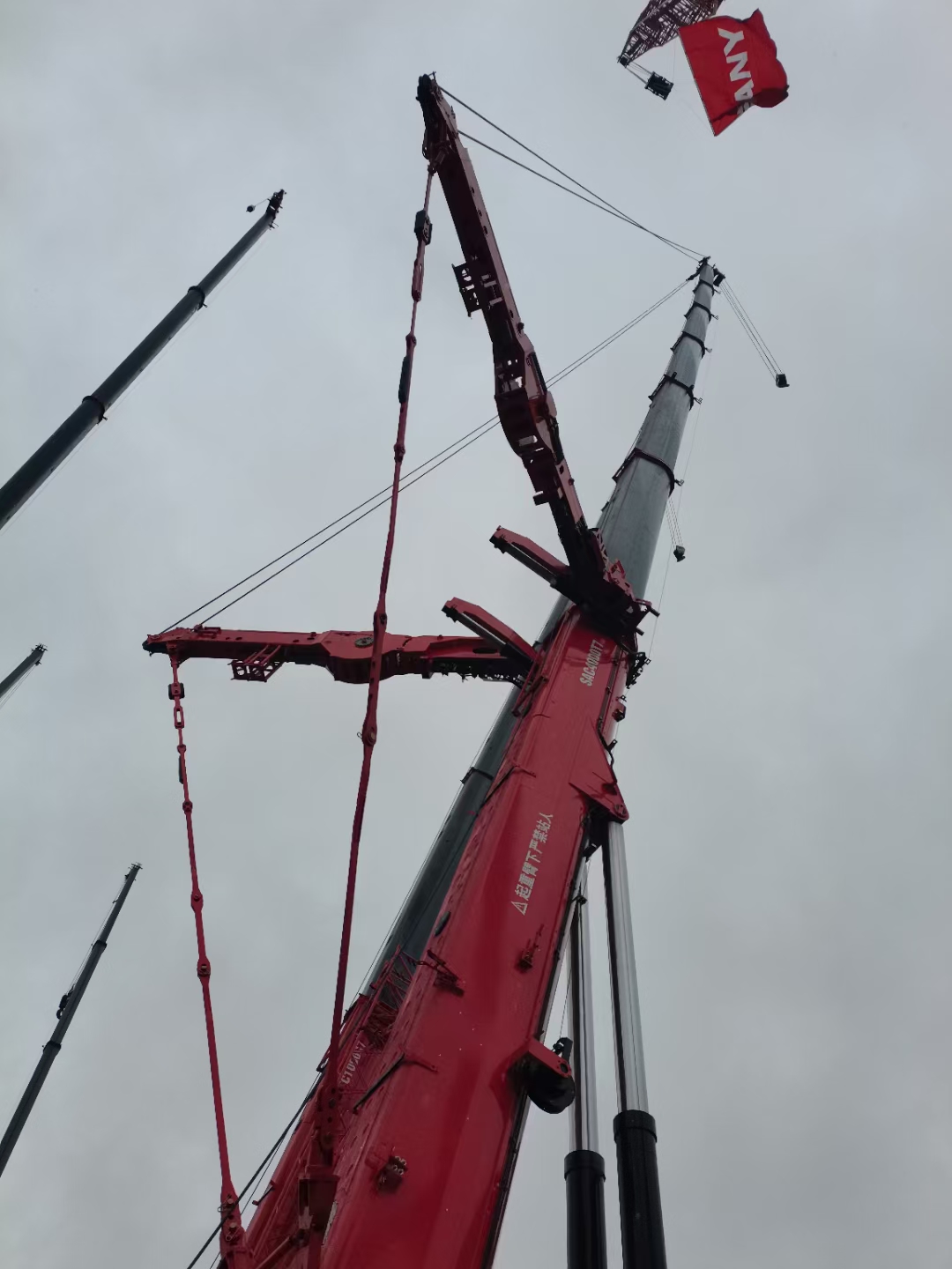 赤峰市8-200吨吊车租赁价格 工地设备吊装安装公司 随叫随到