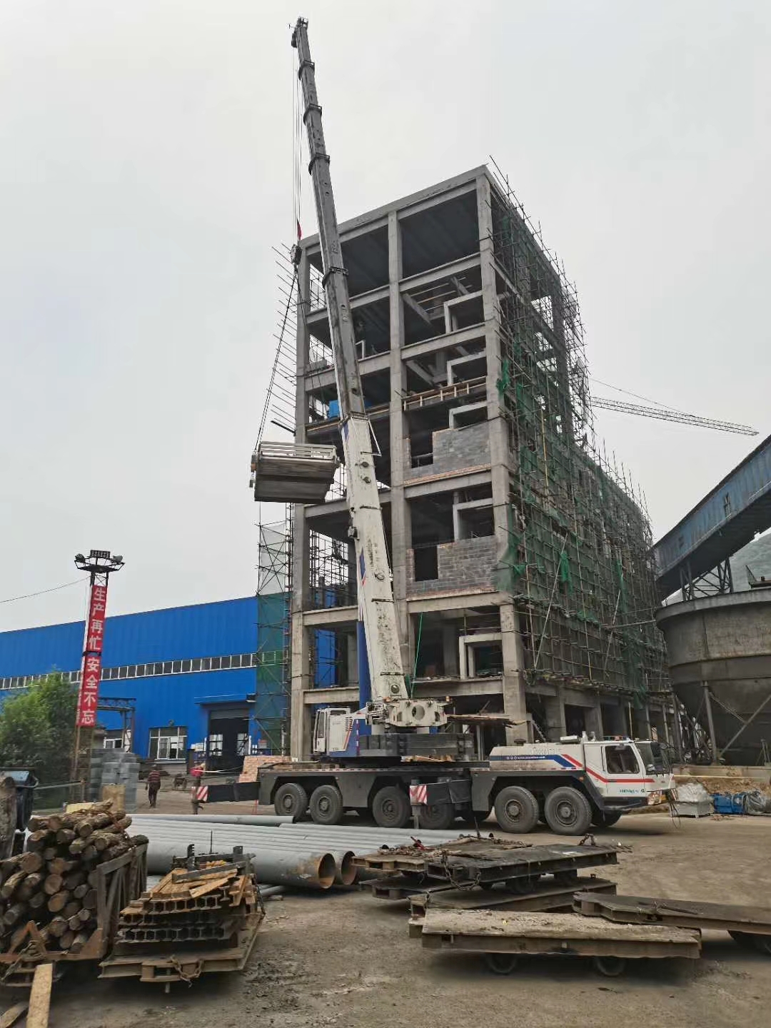 安居区8-260吨吊车出租公司 随车吊出租公司 台班费用咨询