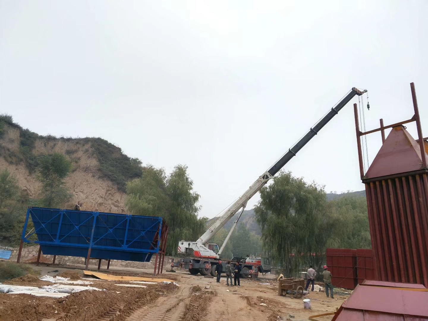射洪县8-400吨吊车租赁价格 随车吊租赁公司 施工经验多