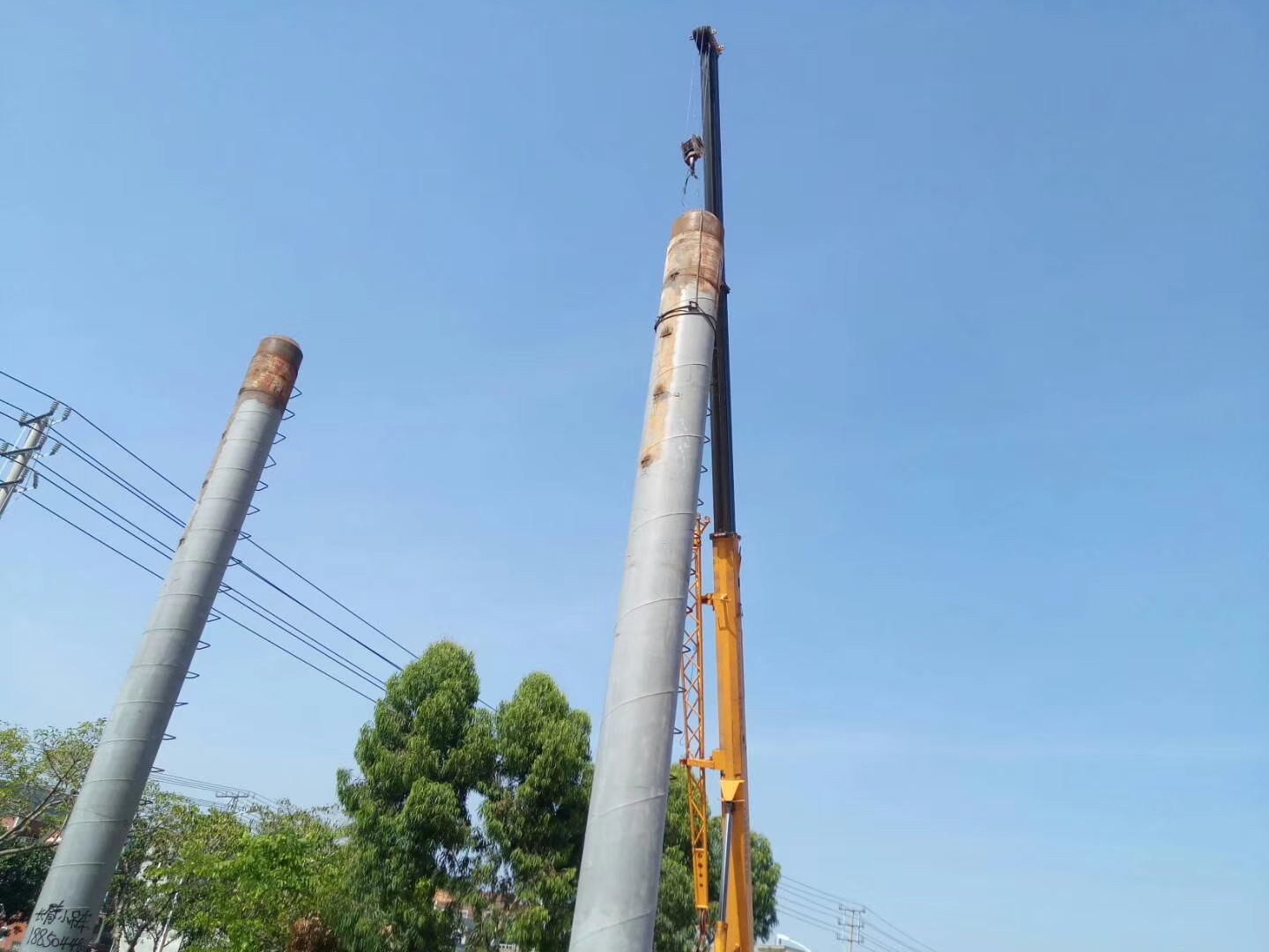 旌阳区8-350吨吊车租赁价格 玻璃高楼吊装价格 租一小时价格