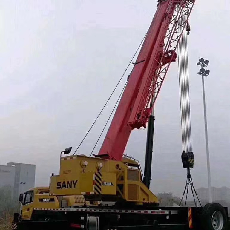 纳溪区8-100吨吊车出租公司 设备吊装运输电话 日租价格实惠
