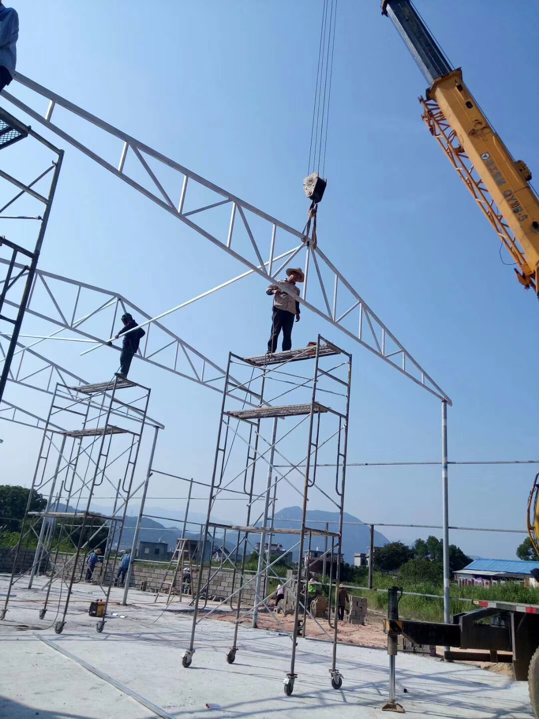 合江县8-70吨吊车租赁公司 工地设备吊装安装报价 起重队电话