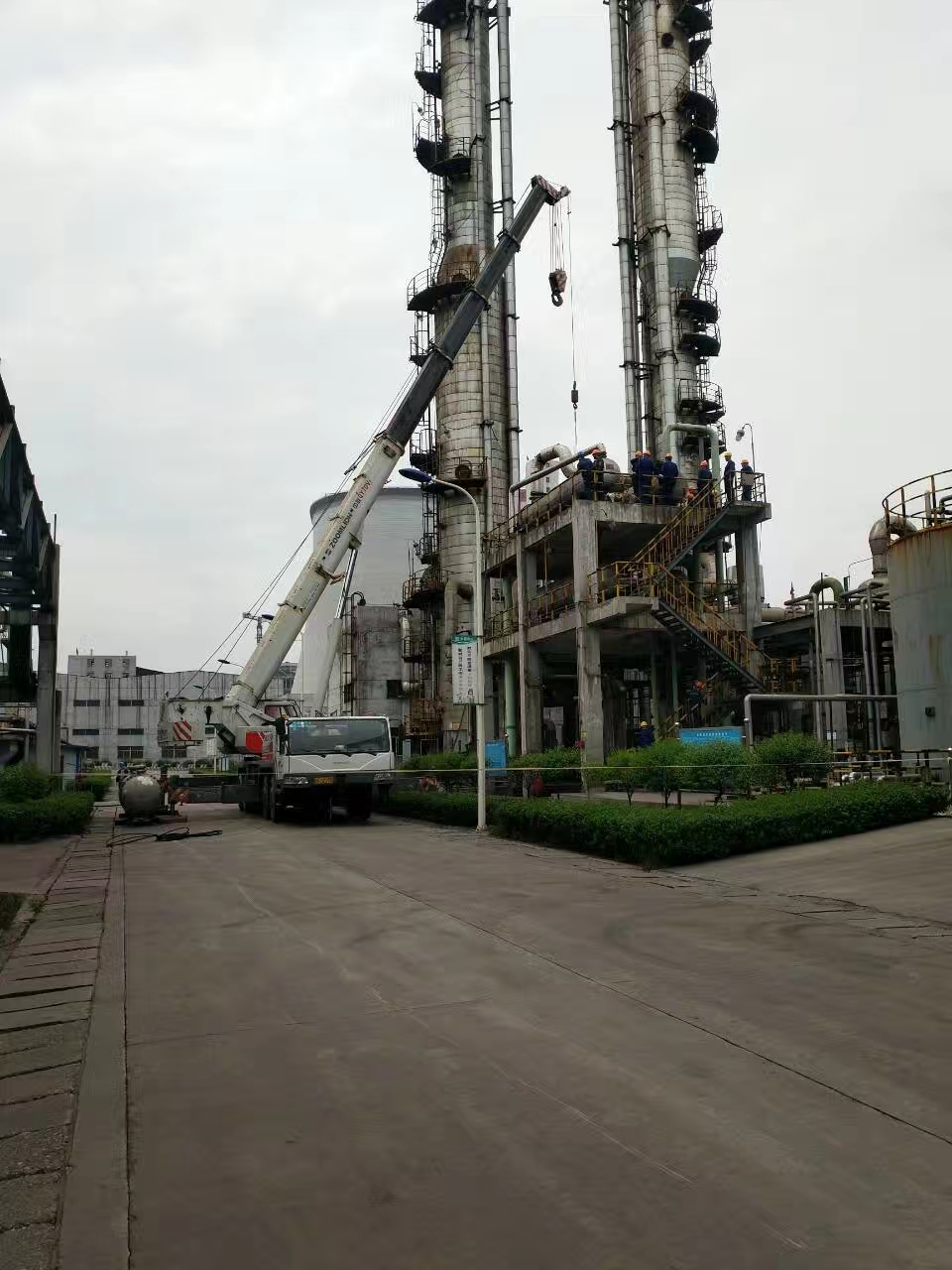 敖汉旗8-350吨吊车租赁 设备高空吊装 日租价格实惠