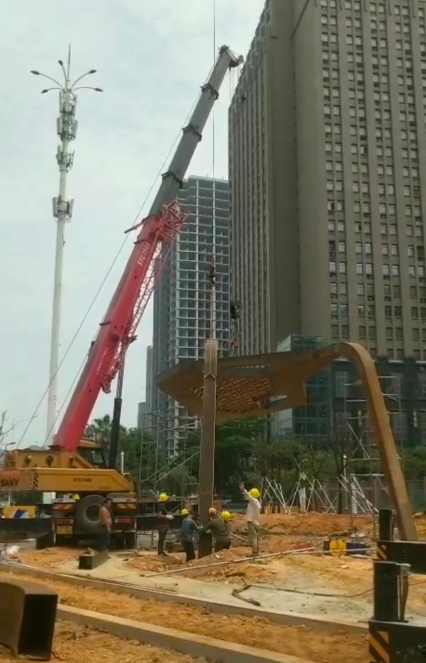 喀喇沁旗12-200吨吊车出租 地磅吊装安装报价 日租月租费用