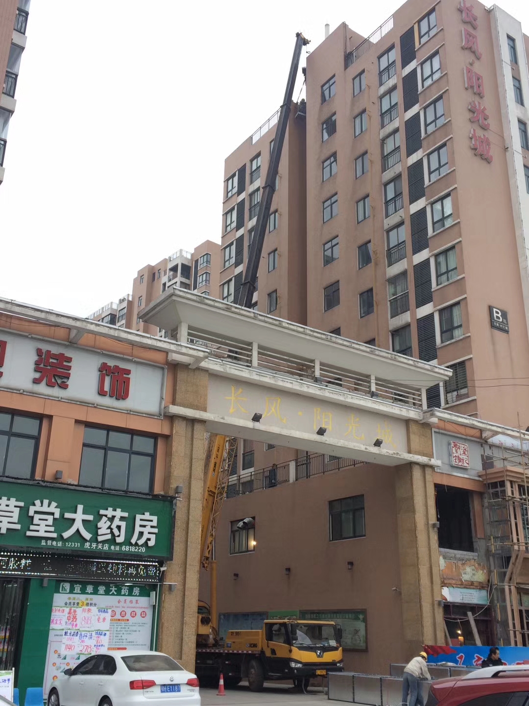四子王旗8-70吨吊车出租公司 吊树栽树吊装服务 日租价格实惠