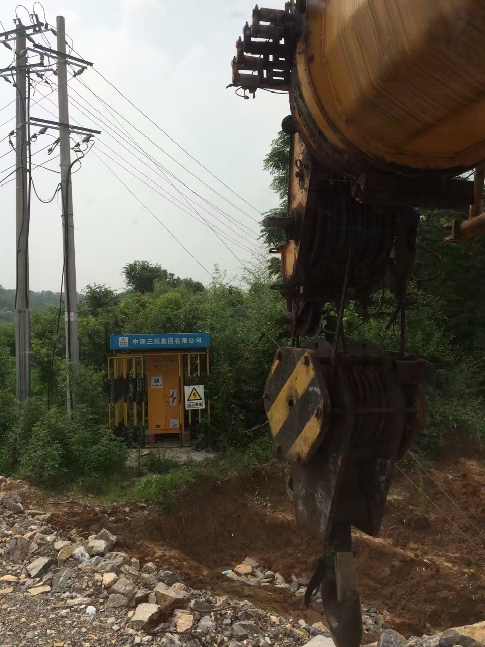 察哈尔右翼前旗8-220吨吊车租赁 设备吊装运输 租一小时价格