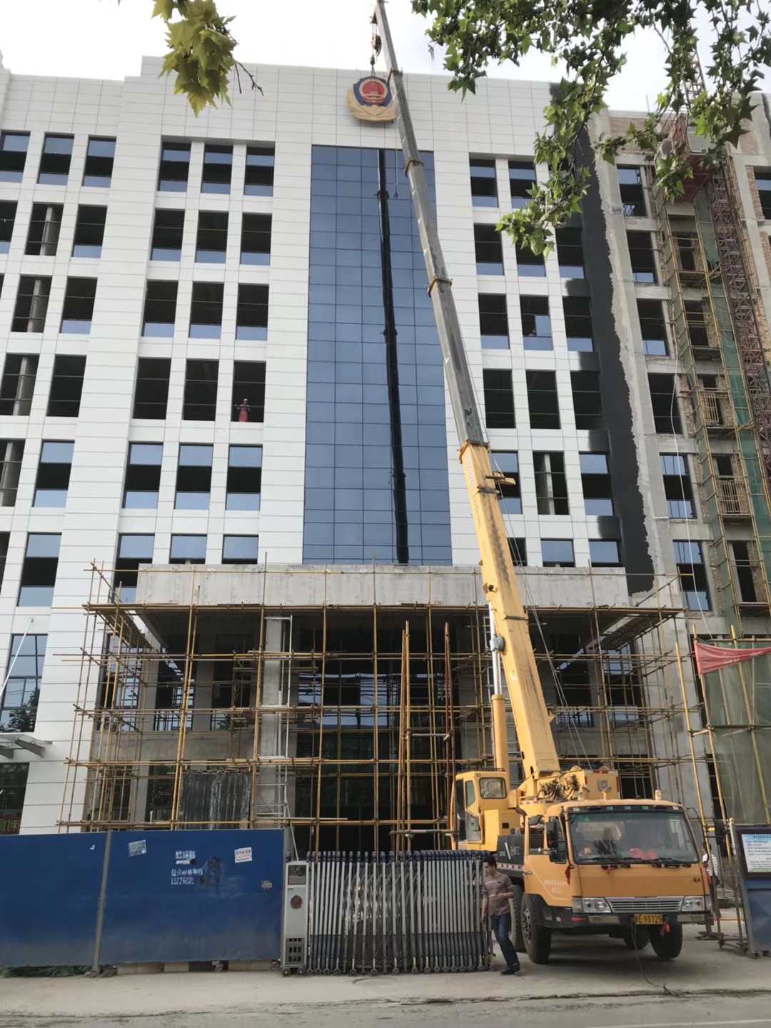 巴中市8-260吨吊车出租报价 物流货物吊装公司 来电咨询报价