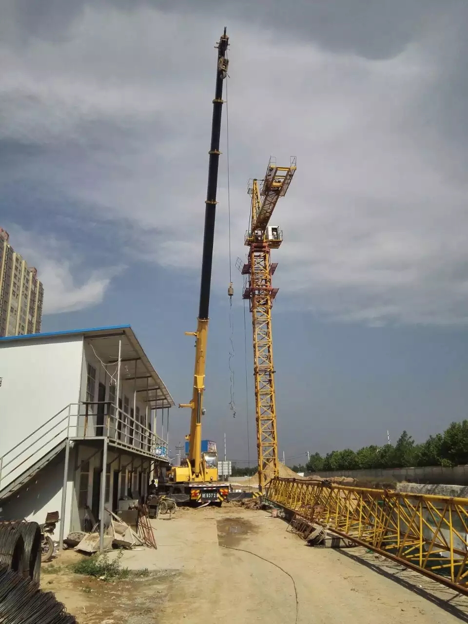 大竹县8-100吨吊车出租公司 厂房设备吊装公司 报价来电咨询