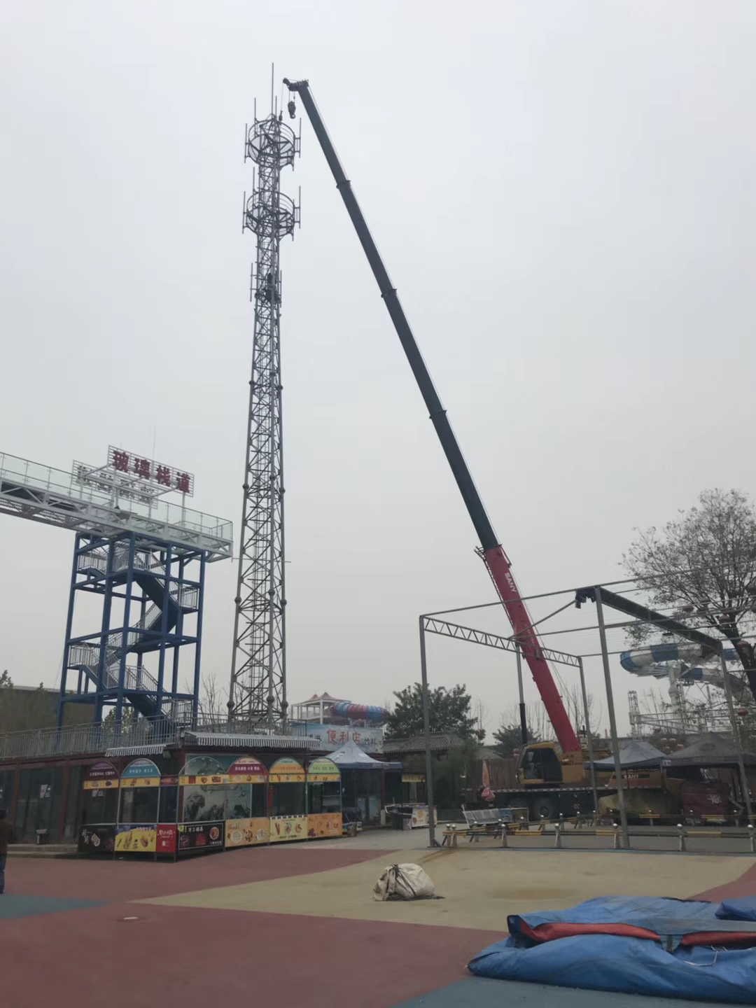 壤塘县8-400吨吊车出租报价 设备上下楼服务公司 吨位多出车快