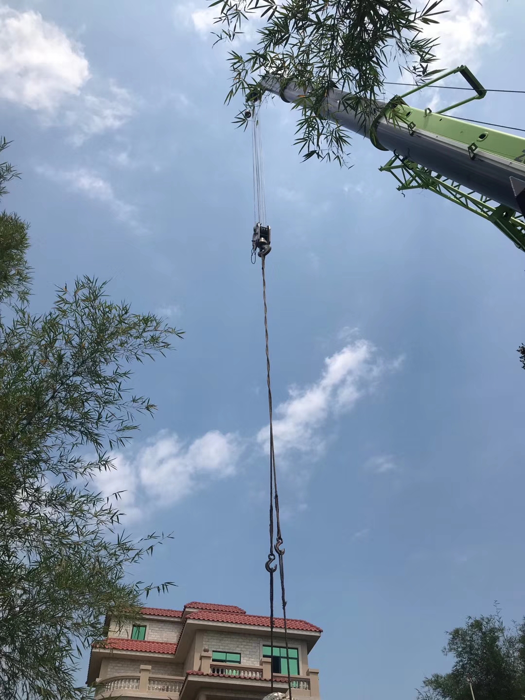 兴海县8-400吨吊车租赁公司 大罐的吊装装卸价格 租一小时价格