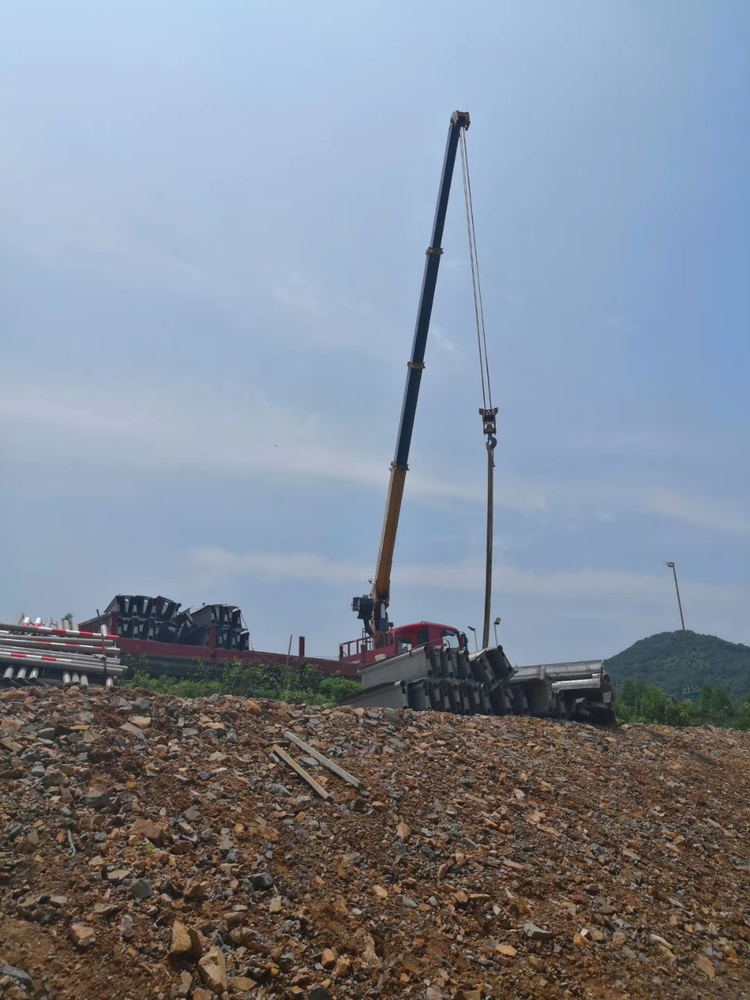 宁南县8-200吨吊车租赁电话 设备高空吊装公司 来电咨询报价