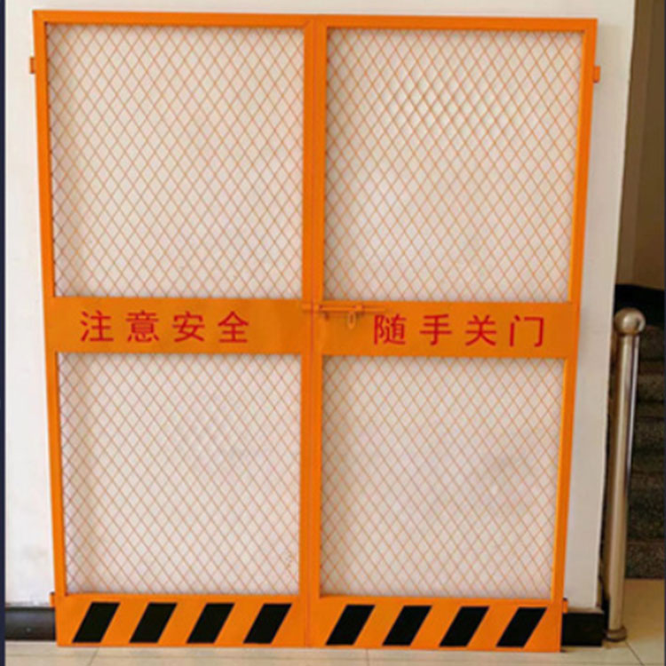 大量现货电梯安全门施工电梯门厂家明悦货源足 价格优  