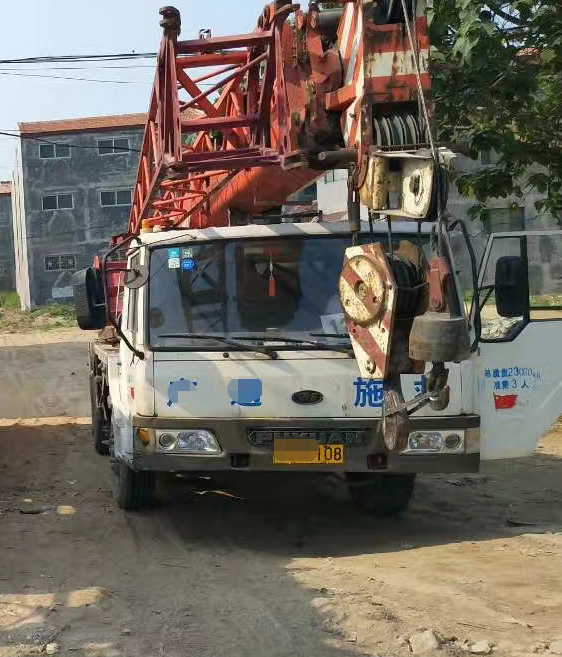 青岛市8-260吨吊车租赁公司 地磅吊装安装价格 吨位多出车快