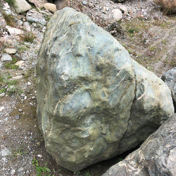 广东富贵绿价格假山 富贵绿石观赏石 富贵绿假山石