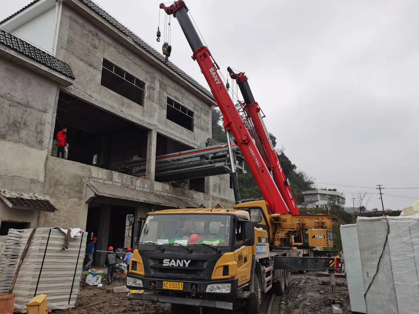 韩城市8-350吨吊车租赁电话 厂房设备吊装公司 日租月租费用