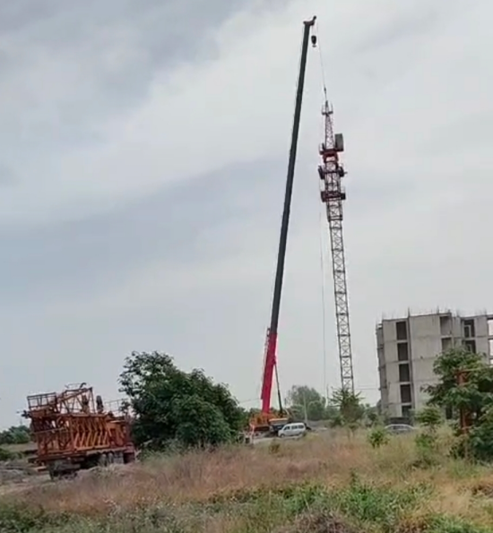 潍城区8-70吨吊车租赁电话 玻璃高楼吊装公司 租一小时报价