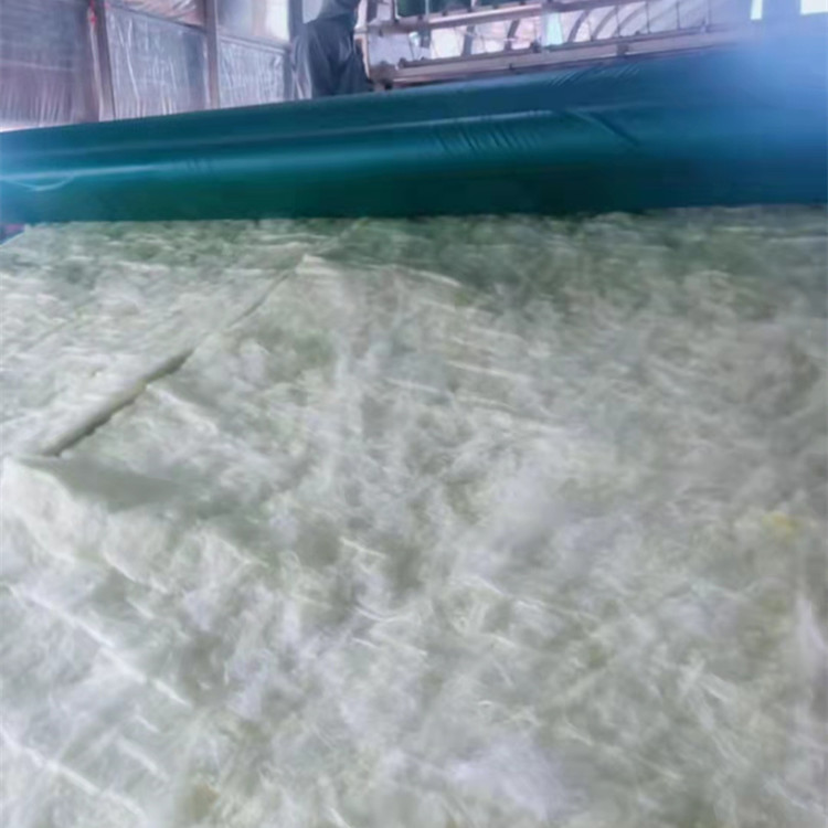 厂家批发工业保温被工程隔热保温被公路桥梁防雨饭防寒棉被可定制