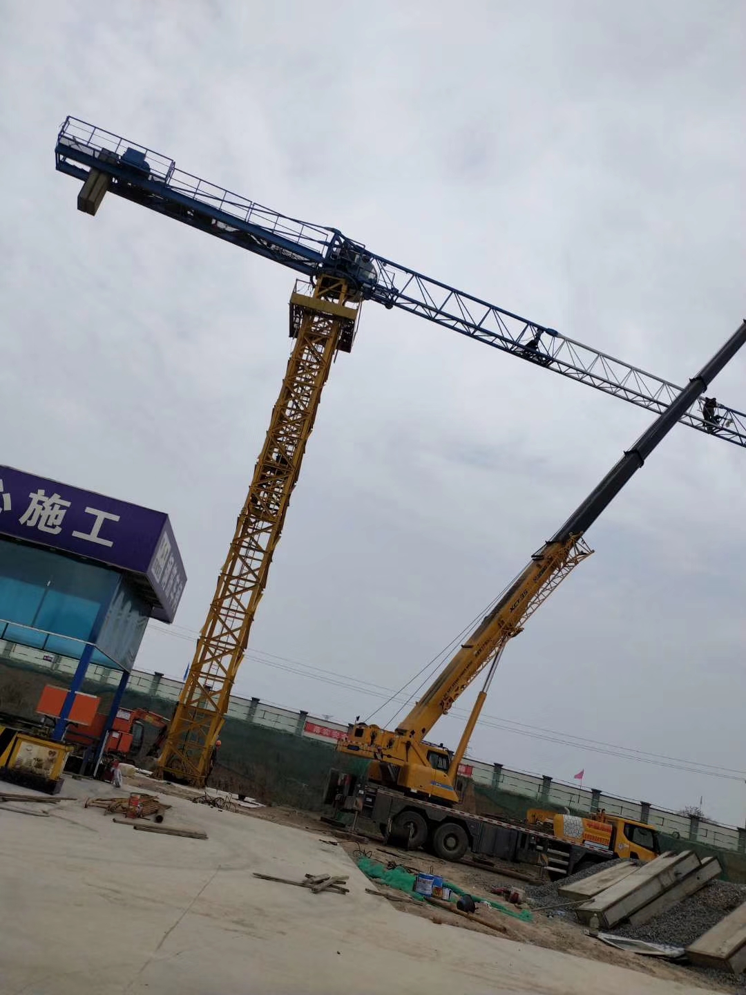 佛坪县8-80吨吊车租赁电话 工地设备吊装安装价格 包月租报价