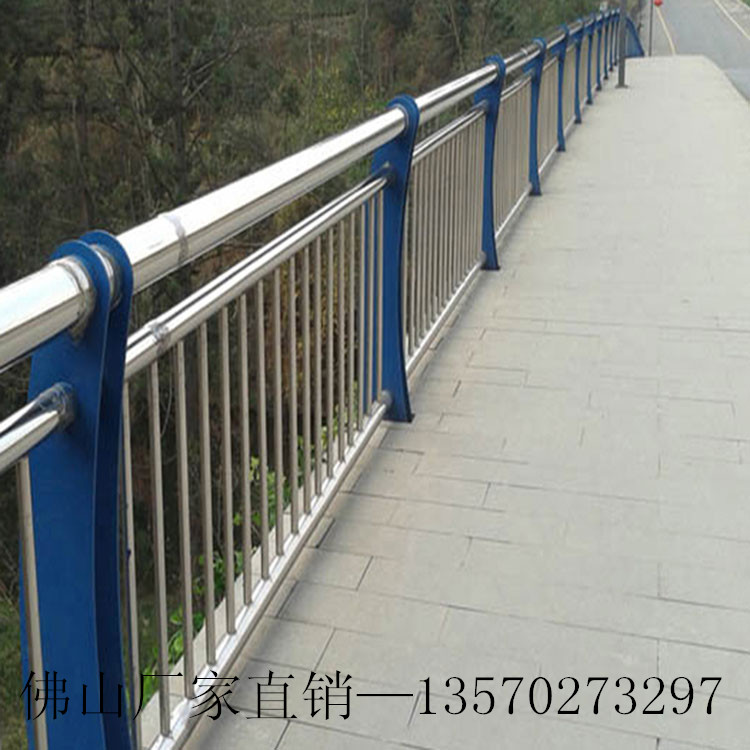 定制桥梁护栏 桥梁防撞护栏 高架桥隔离栏 河道两侧护栏批发