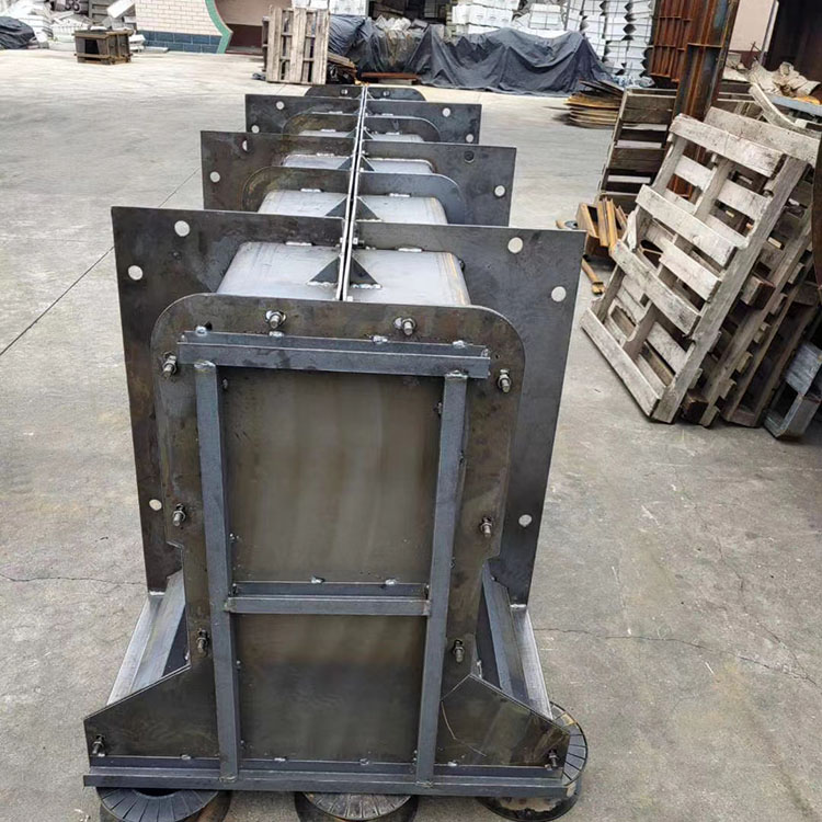 凯亚公路隔离墩模具 隔离墩模具 防撞墩钢模具 拆卸便捷