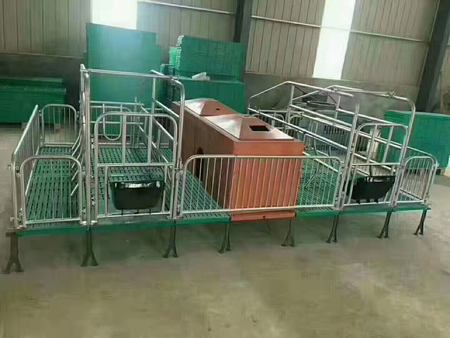 落地式仔猪分娩床定位栏限位栏母猪产床保育两用单体双体产床