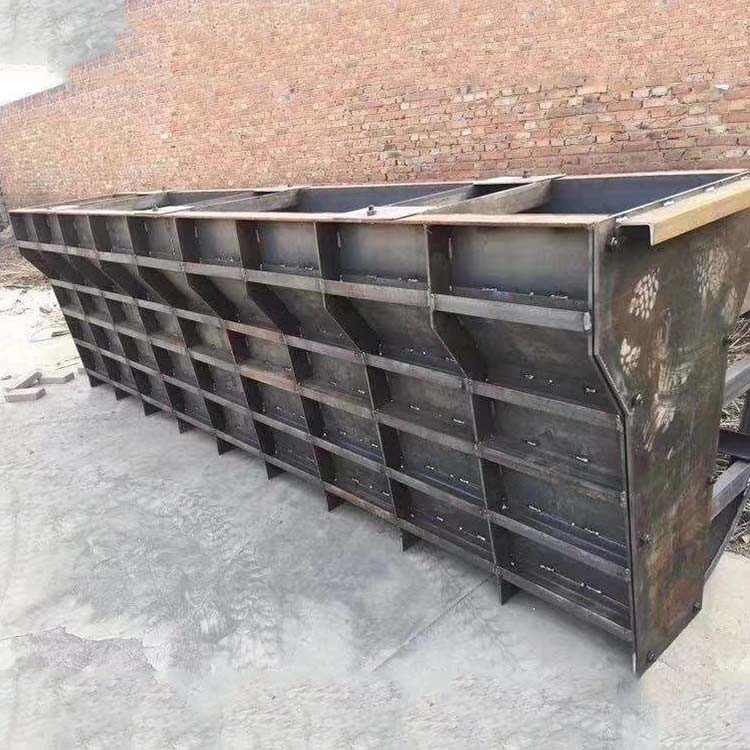 山东高速两侧围挡墩模具 隔离墩模具 凯亚模具