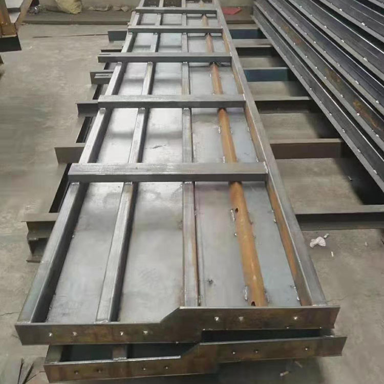 公路防护墙模具现浇注意事项 防撞墙钢模板厂家定制