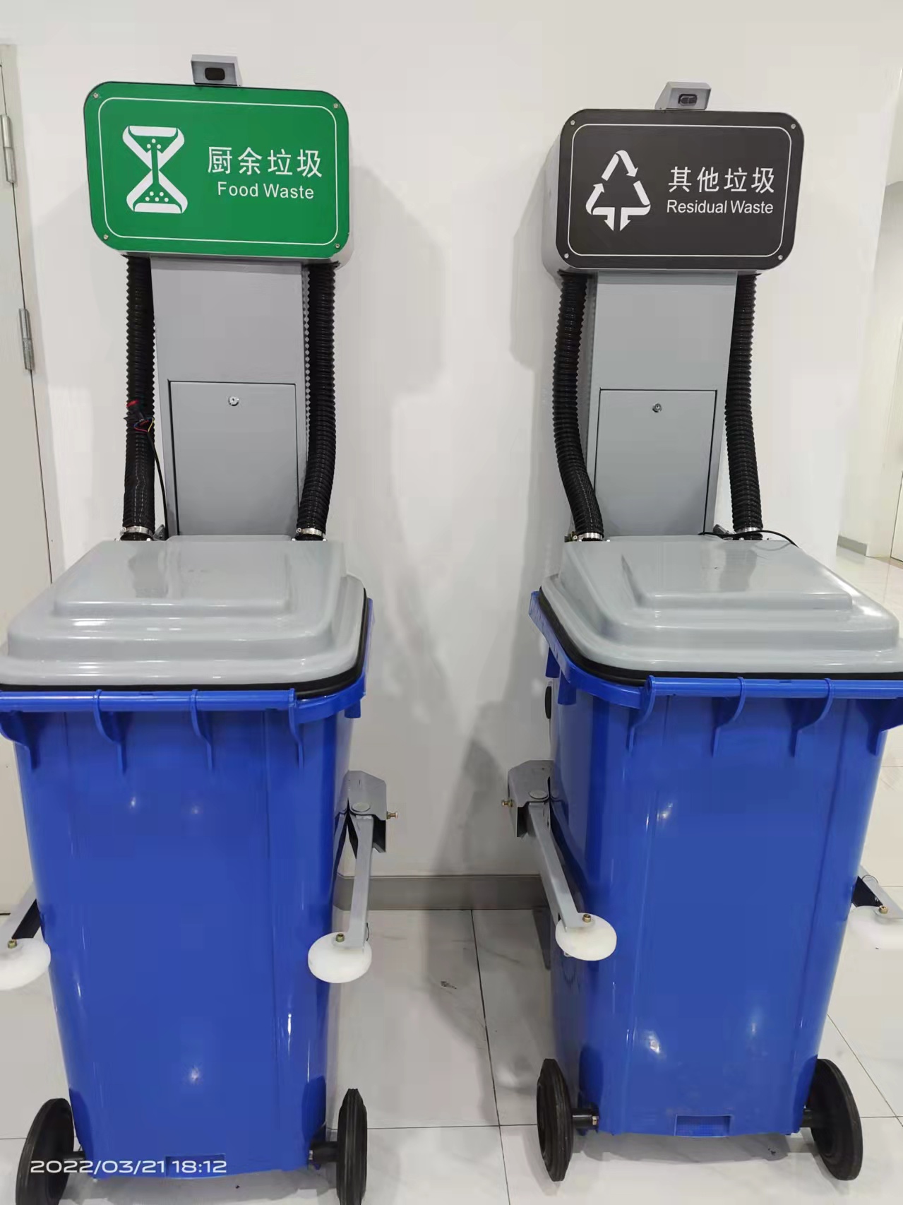 智能单桶翻盖装置 -抱抱桶