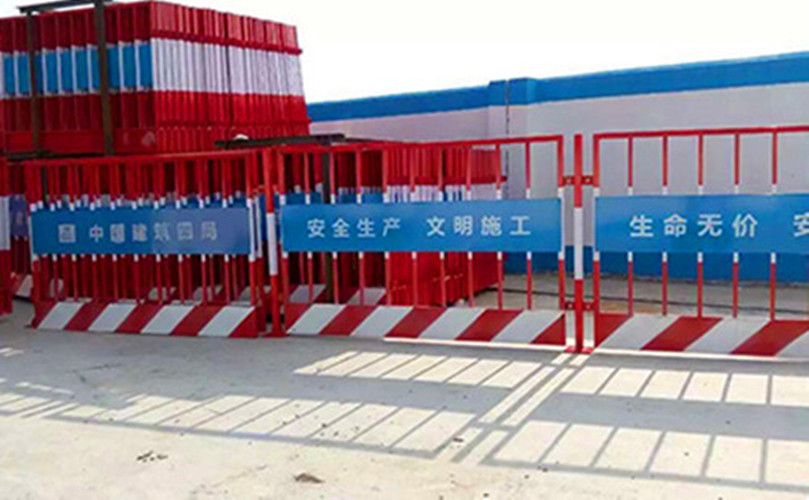 成都工地基坑护栏批发，成都基坑临边防护栏，成都建筑工地电梯门