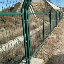 四川朝巨公司厂家供应、批发：重庆铁路隔离栅，重庆铁路护栏网，重庆8001铁路护栏网