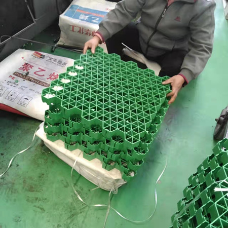 工程登高面抗压平口植草格怎么施工好呢