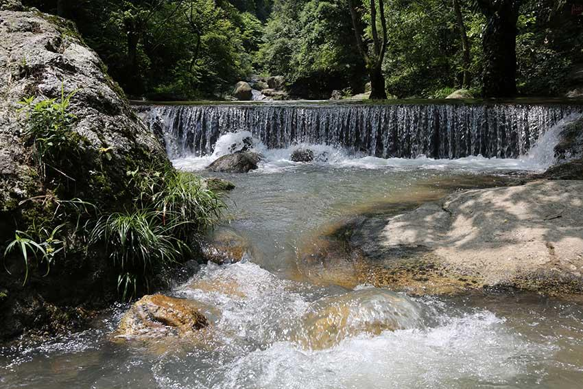 夏季出游公司团建纯溪小镇