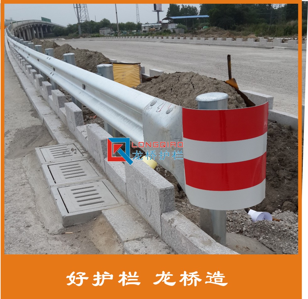 上饶波形护栏板护栏 上饶高速公路防撞护栏 龙桥厂
