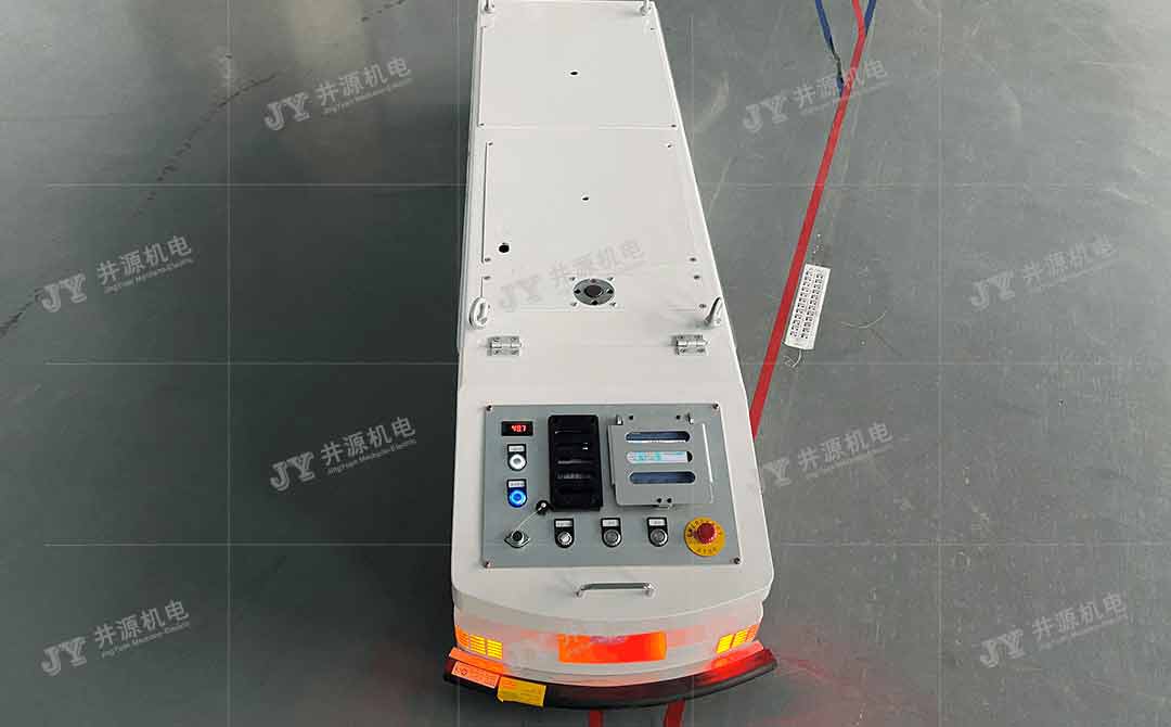 色带+二维码导引潜入牵引型AGV