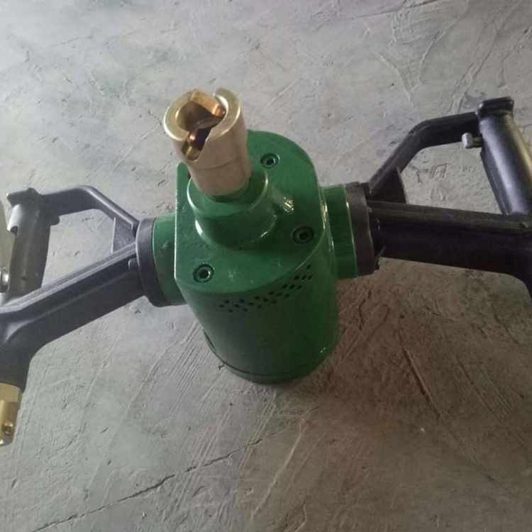 手持式钻机工人操作劳动强度低