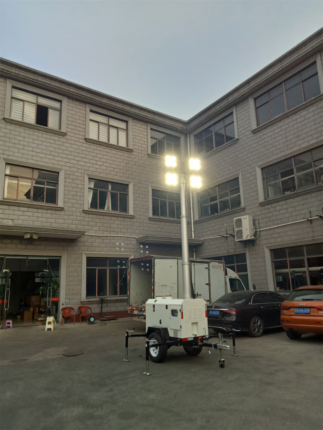 拖车式移动照明灯塔，自动升降工作灯，大功率应急照明装置