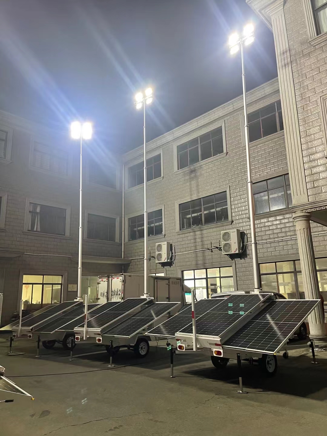 拖车式移动太阳能照明灯塔，LED9米升降矿山作业灯，应急照明装置