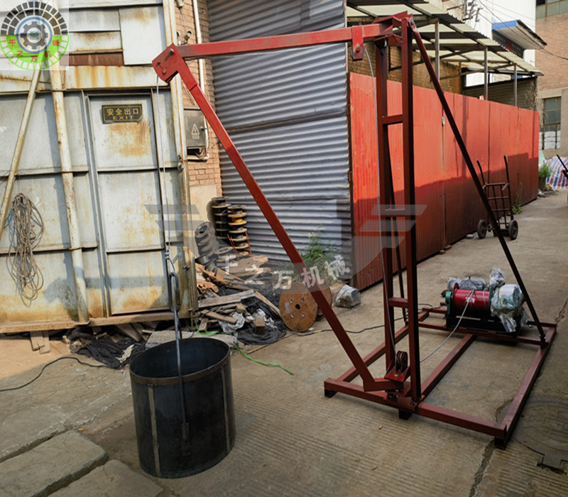 上海路盾获得一种提升机出料口结构专利有用削减物料对出料口底板的冲击