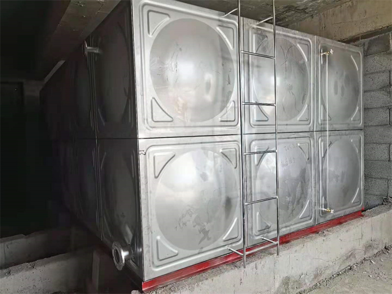 供应各种组合式不锈钢水箱 山东水箱厂家