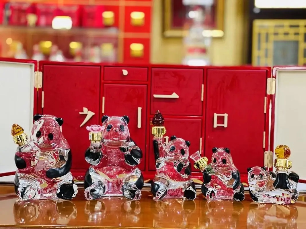 工艺品定制酒瓶-利汇丰定制熊猫手工艺术品酒瓶定制