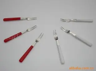 创意家居用品 精致水果叉A016 趣味厨房用具 刀叉、勺、筷、签 阳江市江城裕隆五金塑料厂供应