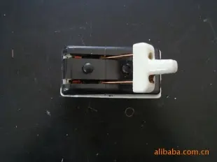 专业供应HK2闸刀开关 倒顺220V 63A 隔离开关(刀开关) 玉州区嘉信电器五金厂供应