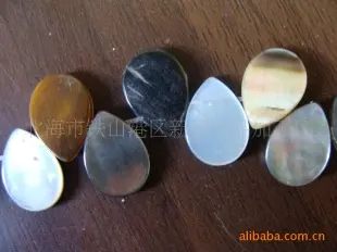 各贝壳工艺品、贝壳吊坠、贝壳项链、贝壳耳坠 珍珠母贝工艺品 北海市铁山港区新集饰品加工厂供应