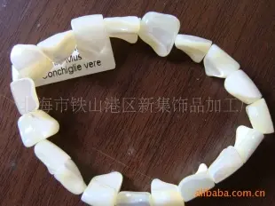 各贝壳工艺品、贝壳吊坠、贝壳手链、贝壳耳坠 珍珠母贝工艺品 北海市铁山港区新集饰品加工厂供应