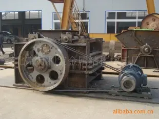 新型-硬性物料细碎 高效双腔破碎机 北京万利宝金属结构加工厂供应