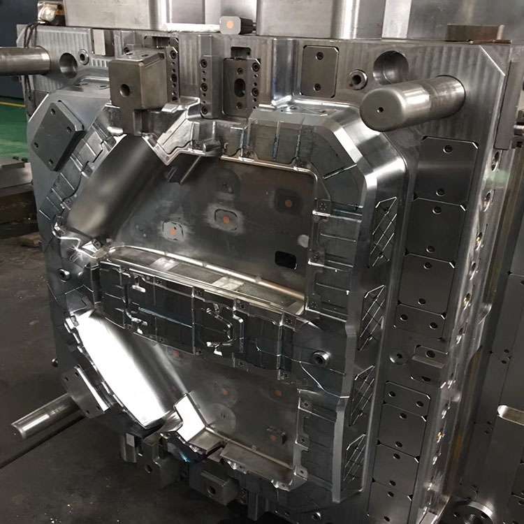 宁波世裕获得一种金属板加工用焊接设备专利